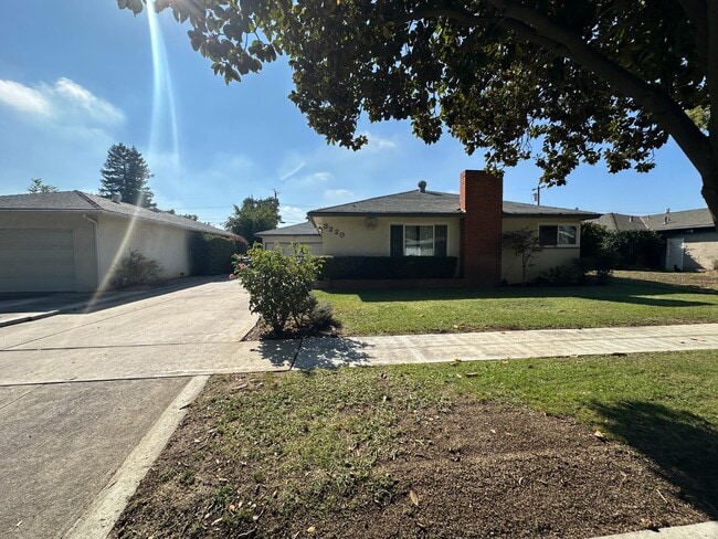 Building Photo - 3220 E Holland Ave