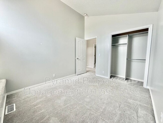 Photo - 979 Blue Heron Cir