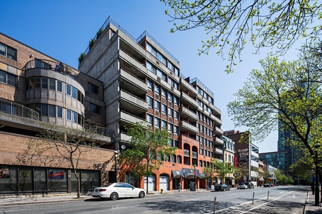 Photo - 90 Adelaide St E