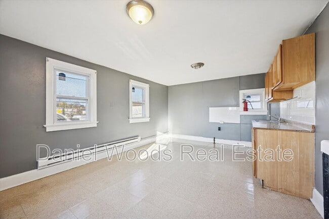 Photo - 330 Kerlin St Unit 2