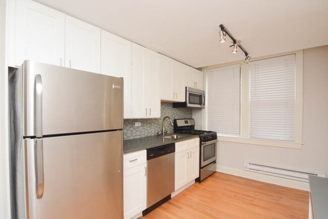 Photo - 2328 N Rockwell St Unit D-G