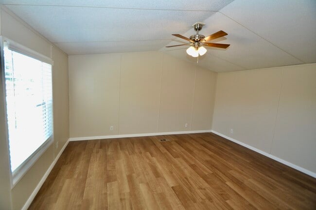 Photo - 318 Rd 51023