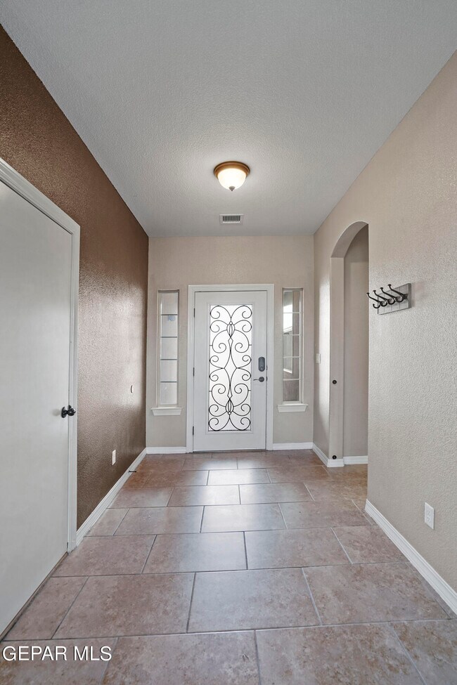 Photo - 2237 Leafy Point Pl