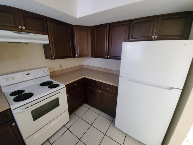 Building Photo - 290 Flower Ln Unit 10