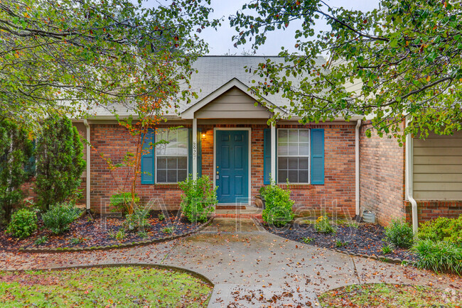 Building Photo - 827 Olde Pioneer Trail Rental