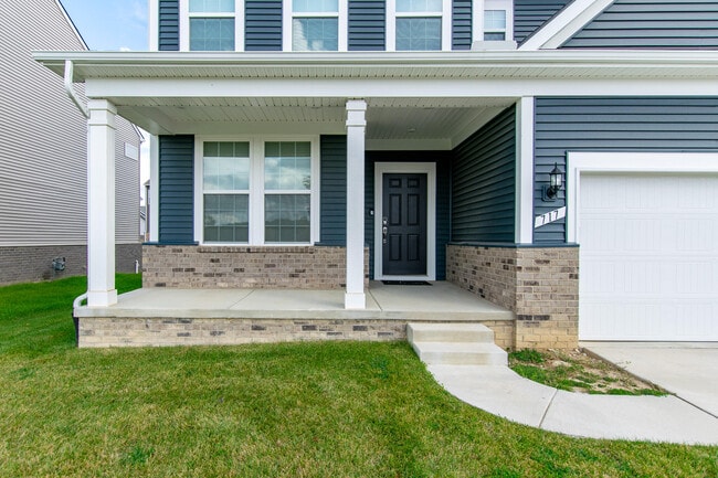Photo - 717 Risdon Trail S
