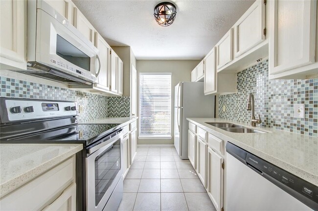 Photo - 2379 Briarwest Blvd Unidad 61