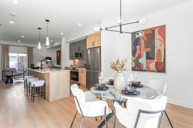 Building Photo - 9815-9153 153 St NW Unit MAIN 9815