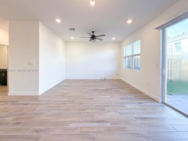 Photo - 0 NE 13th St