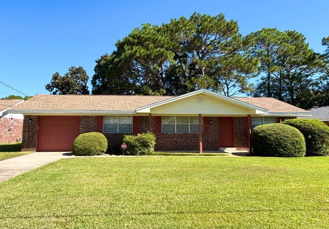 "Charming 3-Bedroom home in Mary Esther!" - "Charming 3-Bedroom home in Mary Esther!"