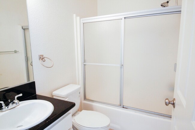 Photo - 15040 Moorpark St