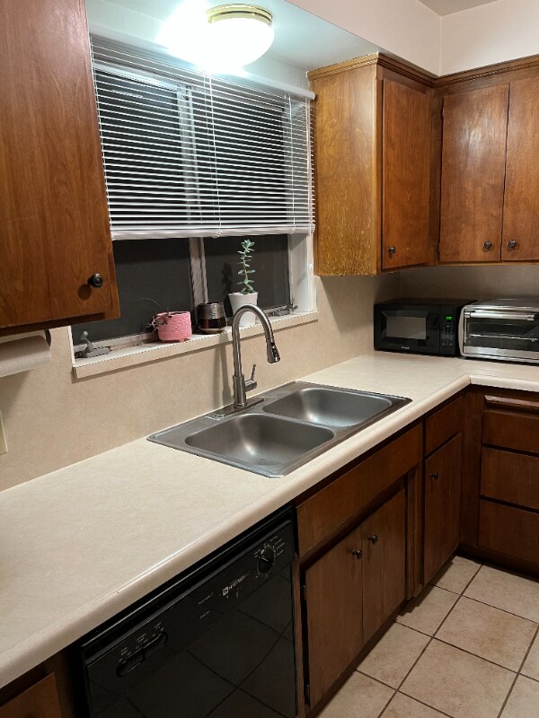 Photo - 1041 Clarendon St