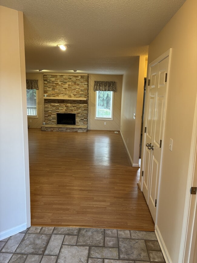 Photo - 176 Kinloch Ct