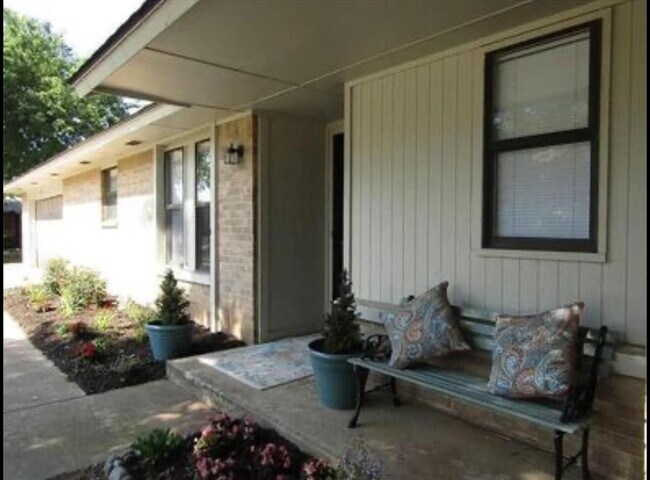 Photo - 413 Midland Dr