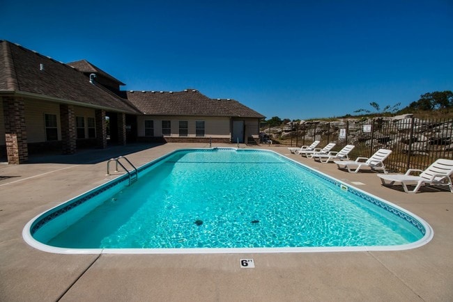 Photo - Town & Country Apartments