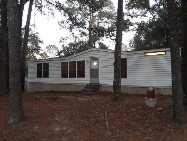 Building Photo - 206 Tropicaire St