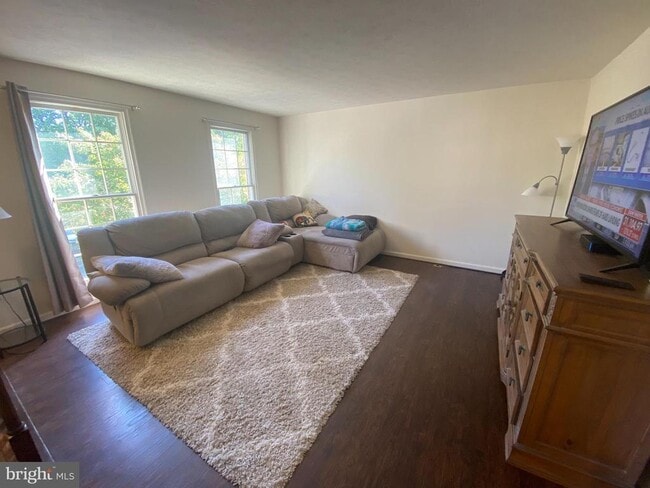 Photo - 5565 April Journey