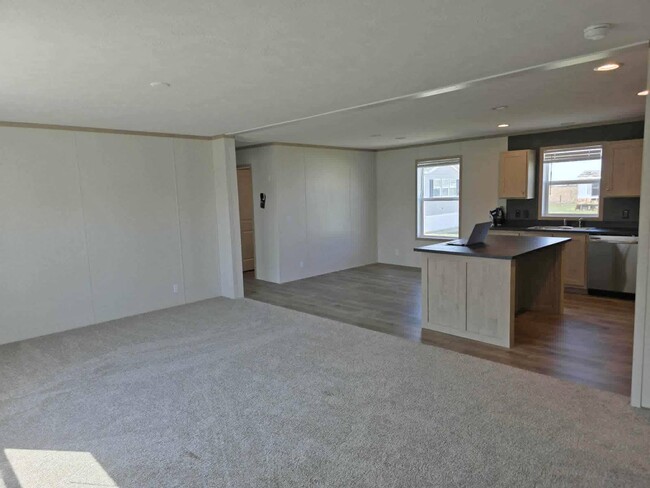 Photo - 415 NW Poplar Ave
