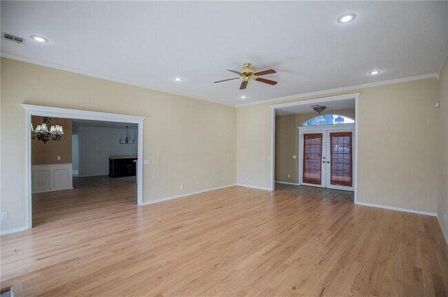 Photo - 115 NW Orchard Way