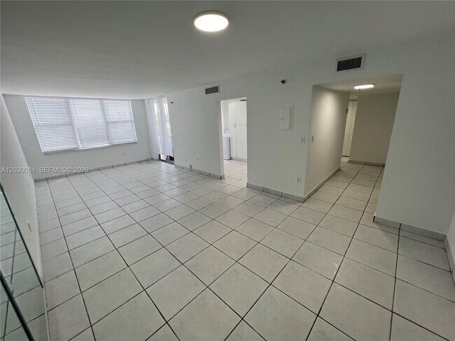 Photo - 17890 W Dixie Hwy Unidad 502