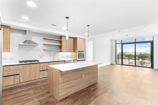 Building Photo - 2311 Westheimer Rd Unit 714 Rental