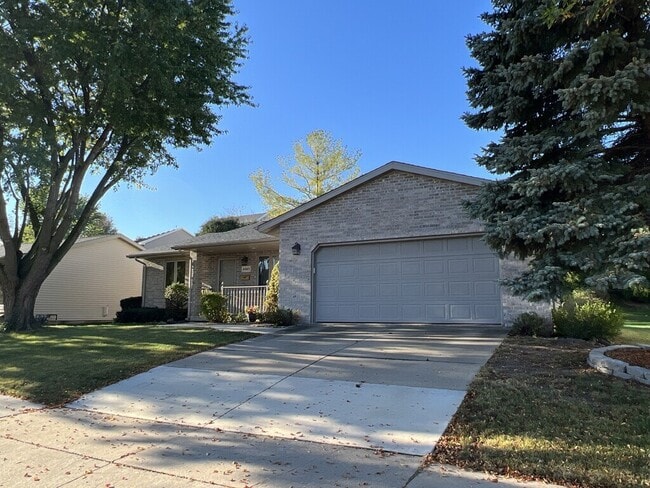 Building Photo - 4563 Camelot Dr