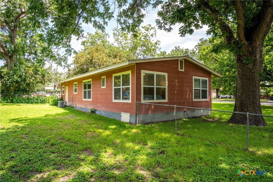 Photo - 2052 Gruene Rd