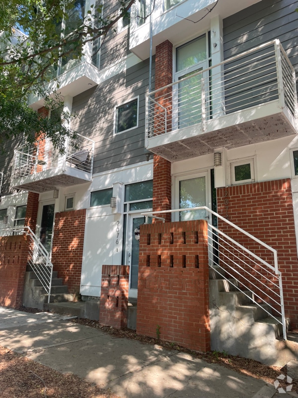 Building Photo - 2076 Euclid Ave Rental