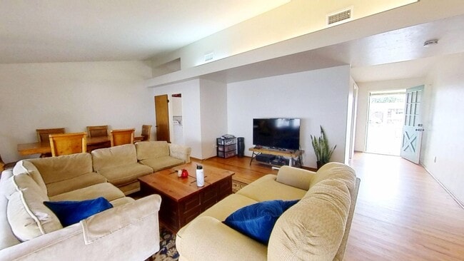 Photo - WALK TO SDSU! 5 bed 2 bath House w/ A/C