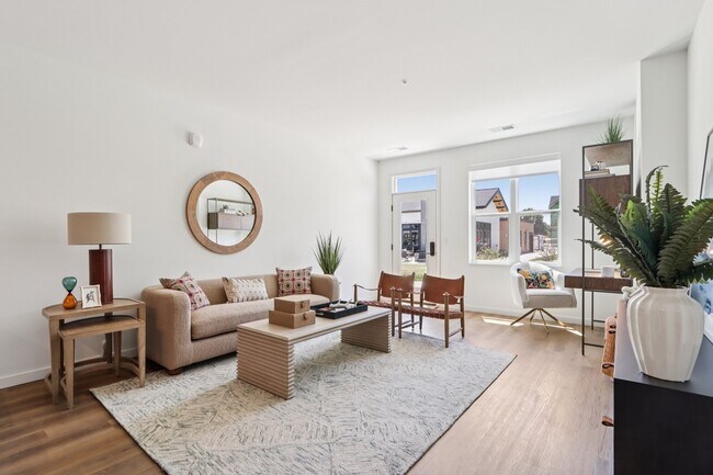 B2: 2BR, 2BA - 828SF - Living Room