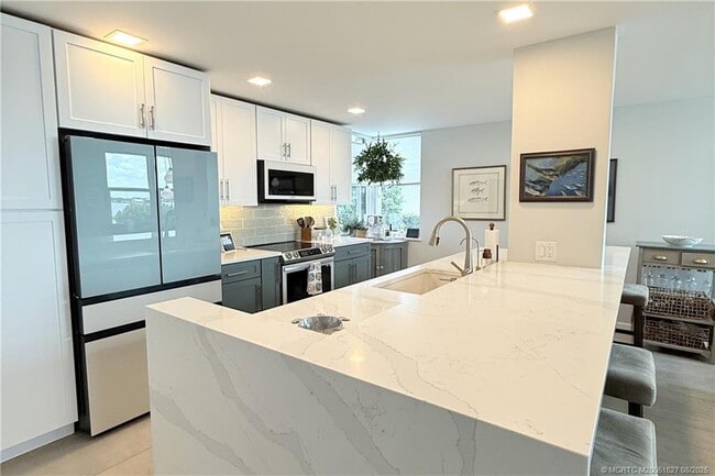 Photo - 1950 SW Palm City Rd Unidad 14-101