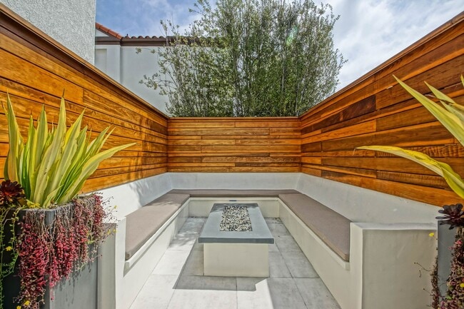 Photo - Beautifully Remodeled, Detached Front Town...