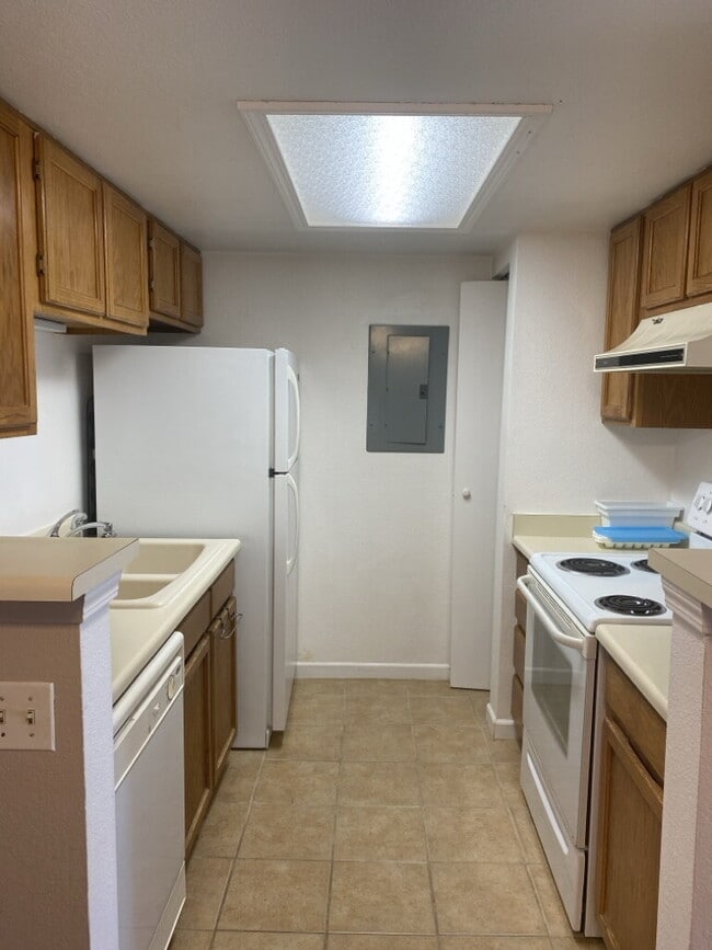 Photo - "Charming 1-Bedroom Condo with Cozy Fireplace and Garage in Prime Denver Location!"

Available Now! Unit 10-202