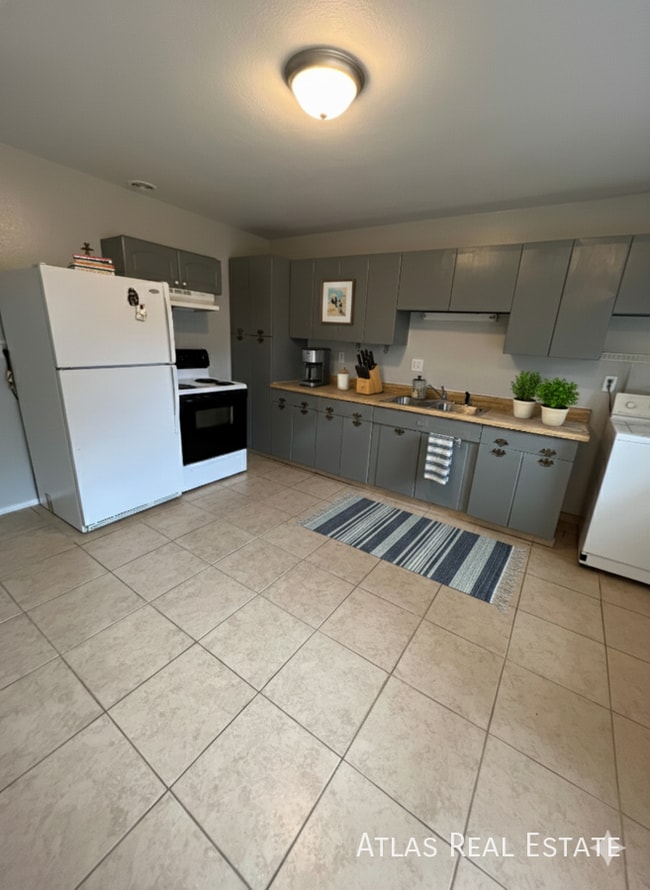 Photo - 2509 Wood Ave Unit B