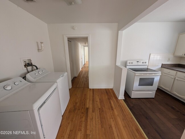 Photo - 2136 College St Unit 4