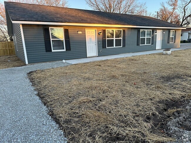 Building Photo - 1001 E 5th St Duplex Unit 1001 E 5th St B Rental