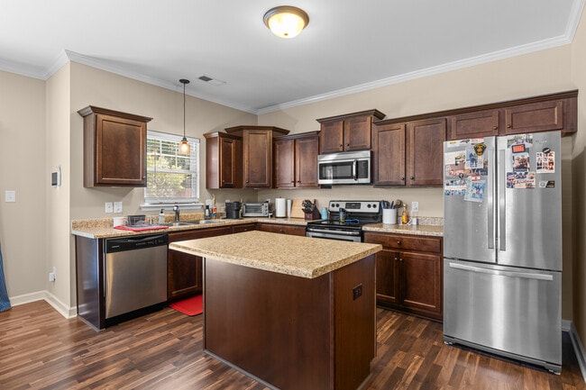 Photo - 206 Breakwater Dr