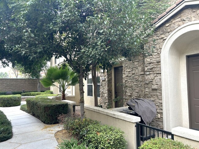 Building Photo - Isidora Lane  Eastvale, Ca (3 bed, 2.5 bath)