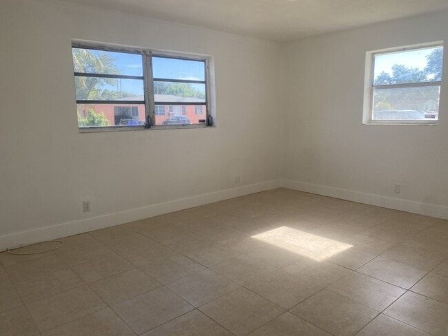 Photo - 5904 SW 27th St Unidad N