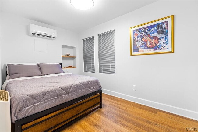 Photo - 7849 Kellogg St