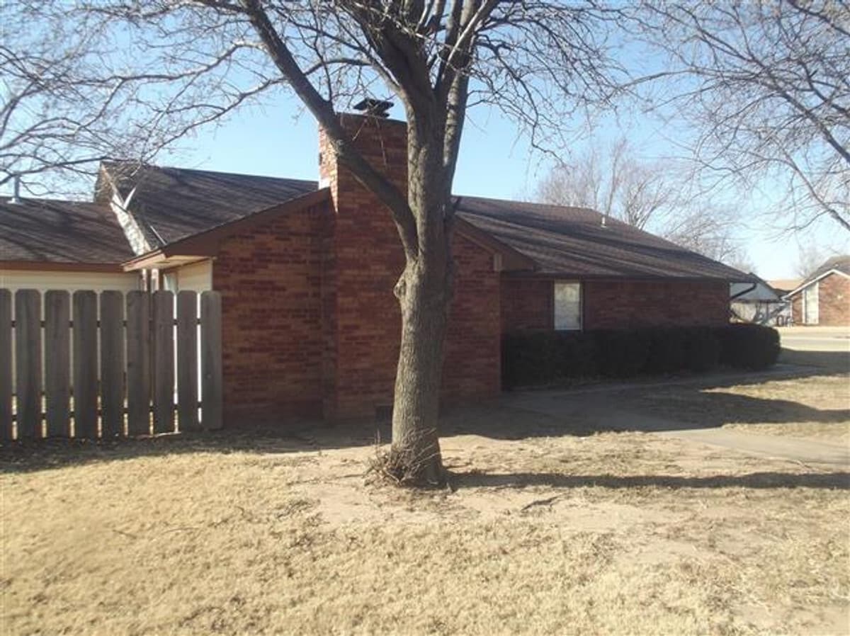 Photo - 202 N Cimarron Dr