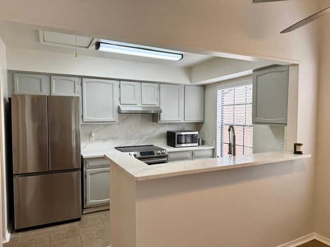 Photo - 2932 Manhattan Blvd