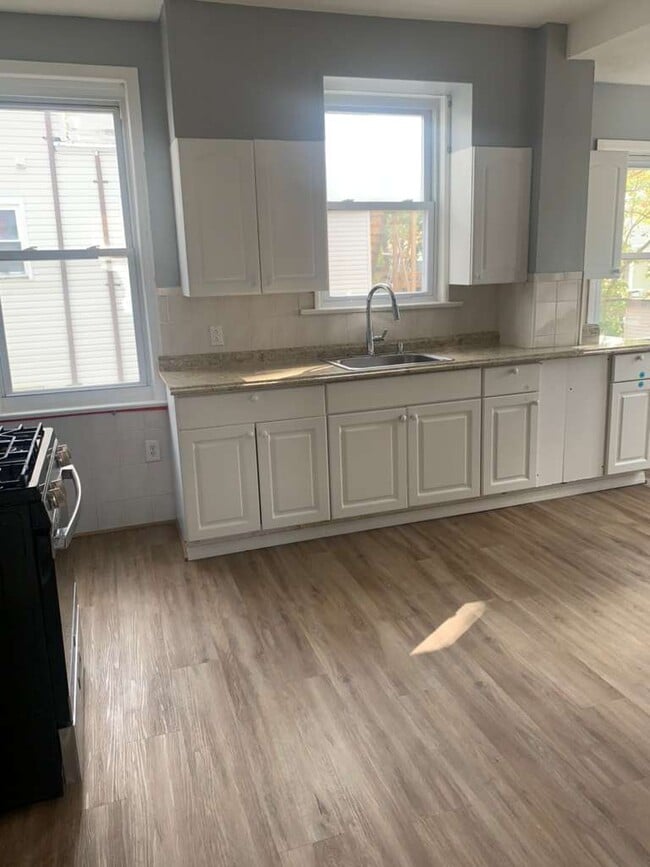 Kitchen - 260 Pacific St