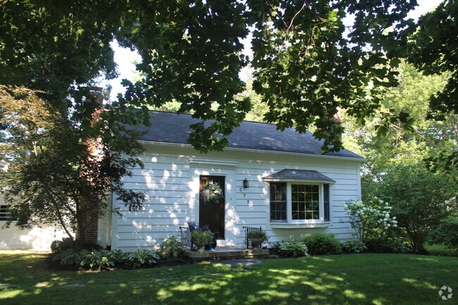 Building Photo - 275 Woodland Dr Rental