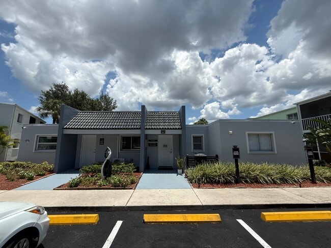 Photo - Peppertree Apartments