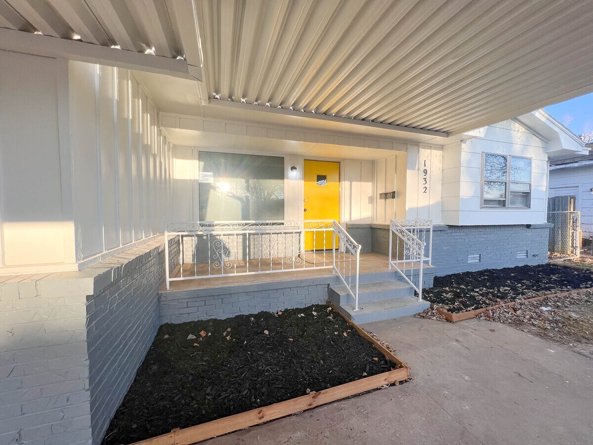 Photo - 1932 N Mitchell Dr