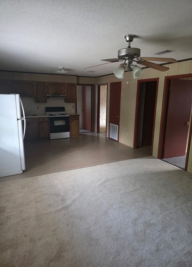 Building Photo - Oak Ridge Apartment Unit 28