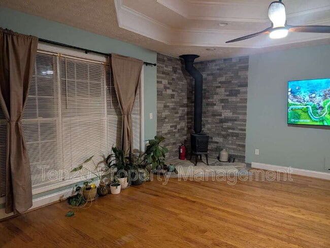Photo - 1914 Tranquil Ln