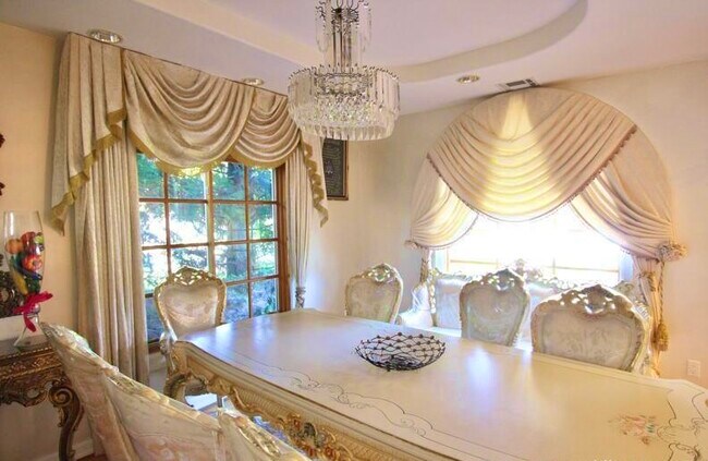 Photo - 921 Georgina Ave