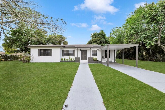 Photo - 950 NE 163rd St Casa